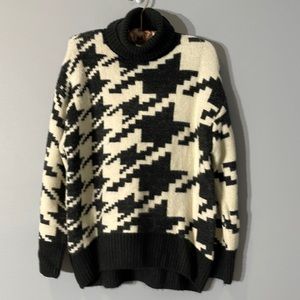 Houndstooth knit turtleneck sweater